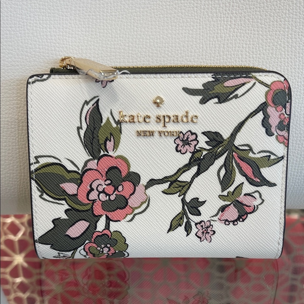Kate Spade Madison Floral Small L Zip Wallet
forest blooms printed meringue mult - Picture 1 of 16